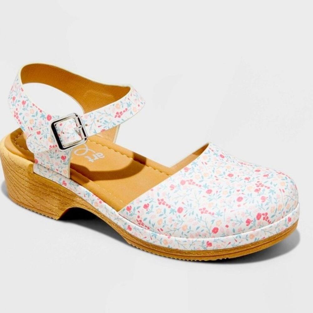 Art Class Big girls sz 2 Daisy floral clog sandals